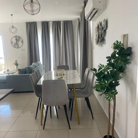 Lazuli Penthouse Center Ap 5 * Larnaca