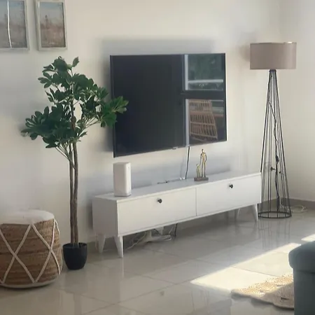 Lazuli Penthouse Center Ap 5 Lárnaca