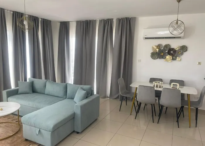 Lazuli Penthouse Center Ap 5 * Larnaca