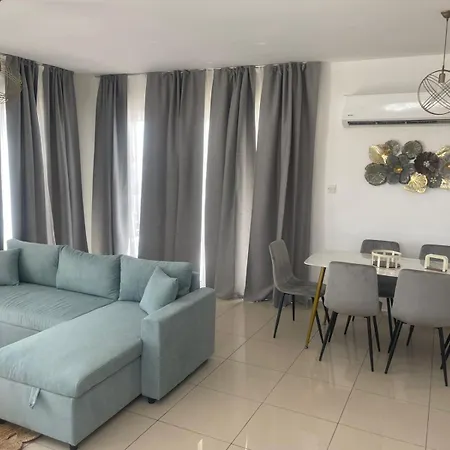 Lazuli Penthouse Center Ap 5 * Larnaka