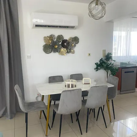 Lazuli Penthouse Center Ap 5 *